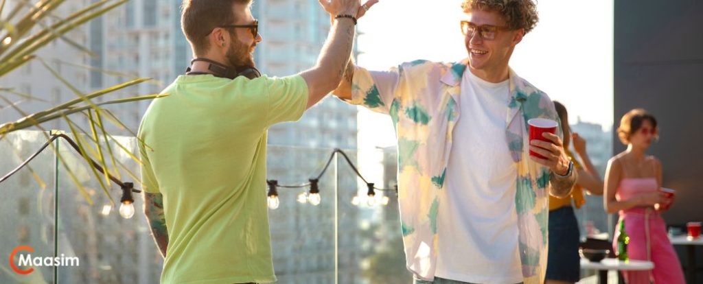 מה חשוב כשבוחרים די ג'יי לאירוע ובצד שמאל למטה לוגו אתר MAASIM